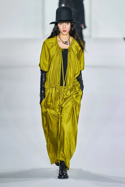 Look 19